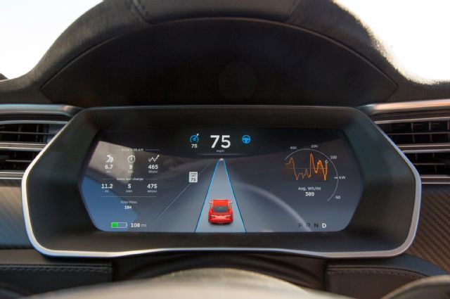 2015-Tesla-Model-S-P90D-digital-cluster.jpg