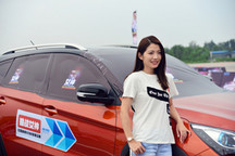 隨汽車圈知名KOL美女初曉敏體驗比亞迪宋EV300