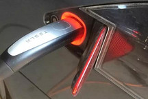 特斯拉Model 3充電端口總成設計改變了什么
