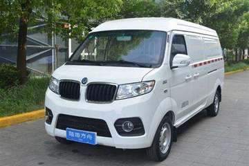 陆地方舟威途X35纯电动面包车续航达200KM