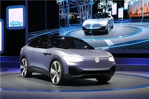 從法蘭克福車展看不同趨勢：大眾認為電動汽車很重要，奔馳要讓燃油車更環保