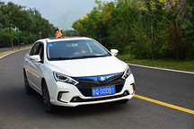 2017款比亞迪秦EV300竟有49項升級，讓我們慢慢體驗