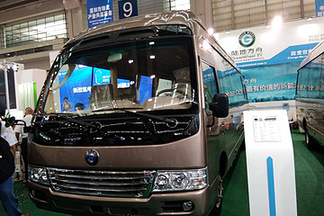 厉害了我的车 陆地方舟氢燃料电池客车引爆物博会