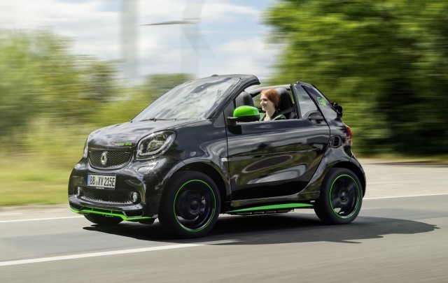 smart-fortwo-electric-drive_100566114_m.jpg