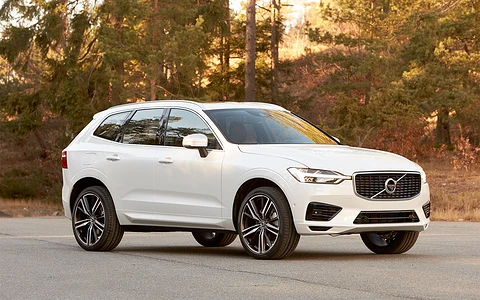 2018-Volvo-XC60-T8-R-Design-front-three-quarter.jpg