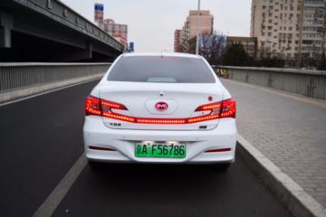 歧视性新能源汽车政策“破冰”，插电式混合动力车也换绿牌