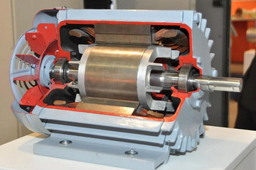 特斯拉故意选择又大又重的异步电机，难道是不够专业？