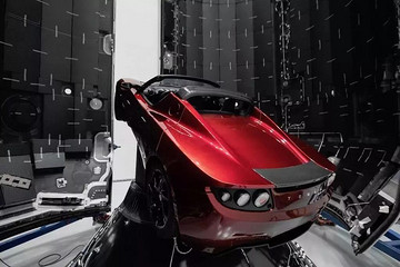 SpaceX獵鷹重型運(yùn)載火箭成功發(fā)射！特斯拉Roadster走向星際