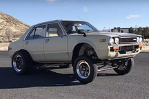撿垃圾拼出一輛性能車？外國網(wǎng)友DIY電動(dòng)汽車百公里僅需2.7秒