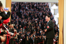 新能源汽车战略加速 两会代表共话“充电”