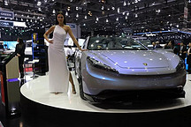 高端引領 最美綠馳汽車超級轎跑領秀日內(nèi)瓦車展