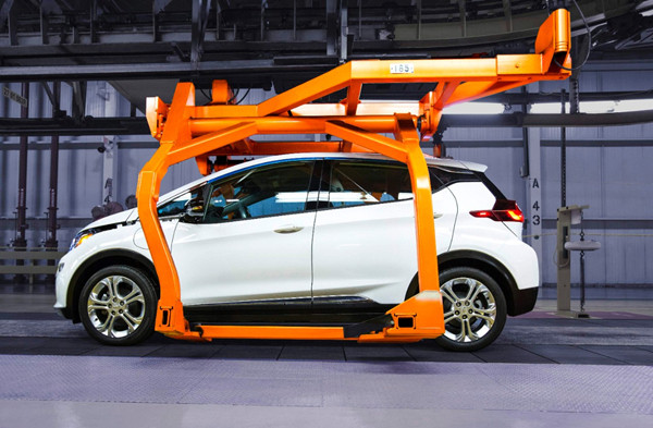 2017-Chevrolet-BoltEV-Pre-production-01.jpg