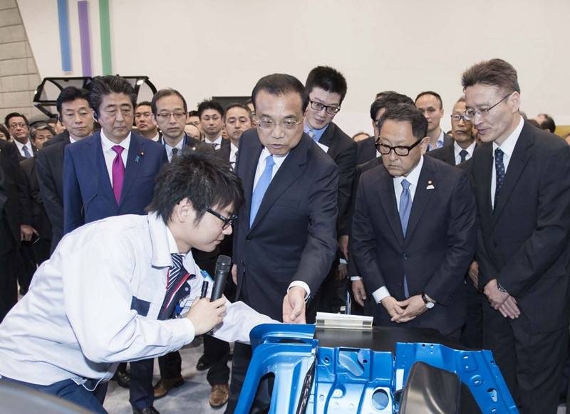 Ли Кэцян посетил завод Toyota Motor в Хоккайдо и выразил надежду, что Китай и Япония будут углублять инновационное сотрудничество.