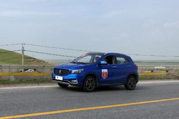 领途汽车征战青海湖  每走一步都是丈量天与地