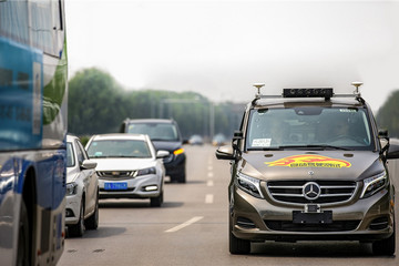 首个外资车企，戴姆勒获北京自动驾驶路测牌照