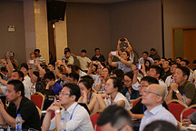 聚焦商業(yè)落地，第三屆中國智能汽車創(chuàng)新發(fā)展論壇武漢開幕