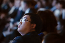 程维向东，陈伟星向西