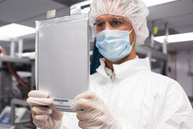 一周三起新能源车自燃事故 固态电池何时能切入?