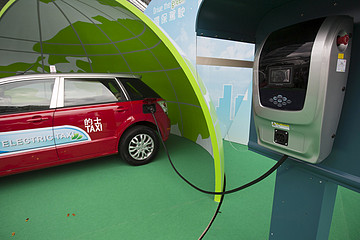 找桩难充电难 新能源车想要“电力十足”不容易