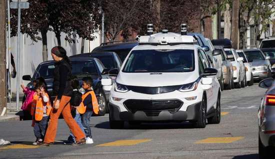 沒司機、靠遠(yuǎn)程控制，這種無人車4月將在加州測試