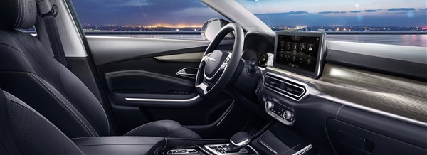 北汽全新中型純電車型EU7上市：續(xù)航超450KM/15.99萬起售