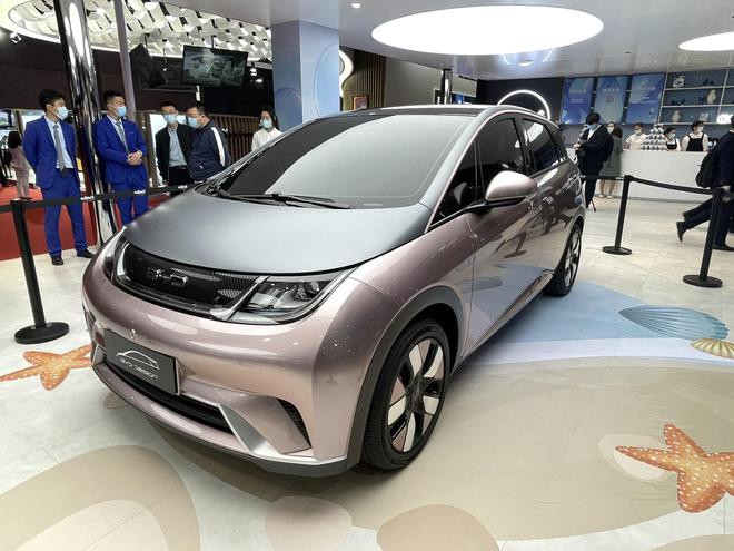 純電新物種 比亞迪EA1上海車展首秀