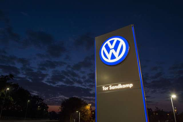 По слухам, Volkswagen рассматривает возможность сокращения до 30 000 рабочих мест.