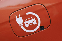 《电动汽车 操纵件、指示器及信号装置的标志》等两项国标全文发布