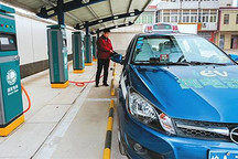 成都新能源汽车享2小时免费停车 暂时要先登记备案