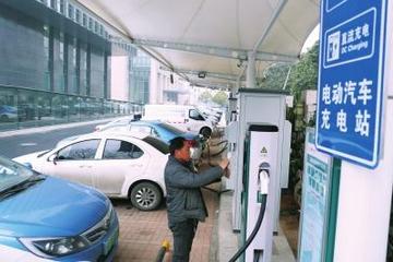 郑州新能源汽车每天上牌286辆 网友建议半公里建个充电桩