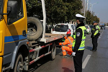 近百台无牌共享电动汽车违停路边 下周一将全部清走