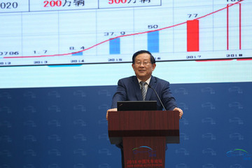 万钢：研发高效率机电混合系统是新能源汽车发展方向