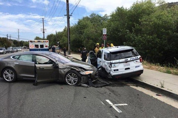 特斯拉电动汽车再出车祸，一辆Model S在加州撞上路边警车
