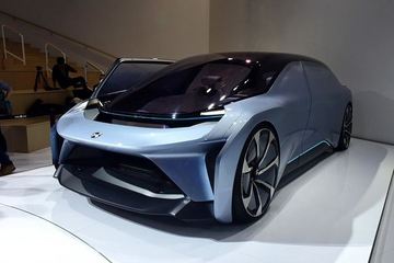 蔚来李斌的步伐是急了点，但这么死杠太偏激