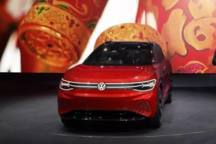 跨国车企在上海车展发布的纯电动汽车仿佛让人置身历史