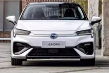 售价同为20.58万，广汽纯电AionS与丰田凯美瑞2.0顶配巅峰对决