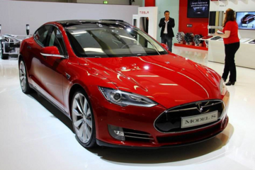 车辆频繁自燃 特斯拉宣布升级电池软件