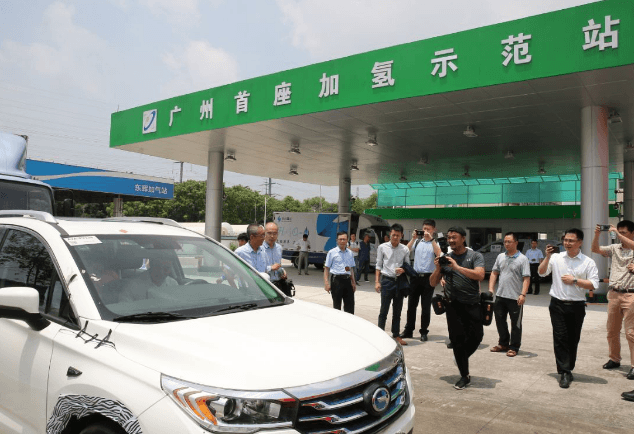 В Гуанчжоу официально введена в эксплуатацию первая водородная заправочная станция.В следующем году автомобили на водородной энергии могут начать серийное производство.