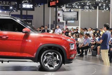 3天超过10万市民涌向重庆车展 新能源车成新宠