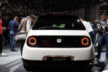 本田E欧洲上市，续航250km，前后配重平衡，还有电子后视镜