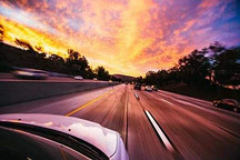 李斌、李想造車路：創(chuàng)業(yè)明星光環(huán)下類似的起點，相同的資本游戲