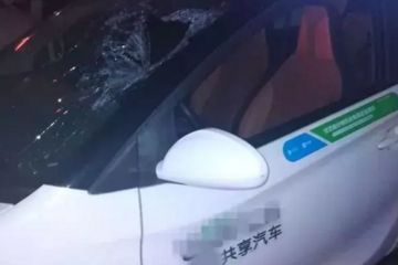 “我快喘不上气了，快来救我！”杭州一辆共享电动汽车突然没电，男子半躺在驾驶室！