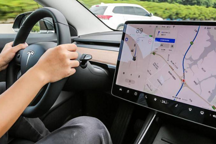 可在车内播放YouTube和Netflix 特斯拉预计8月推出 V10 系统