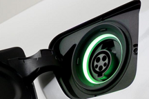 燃油车加油口有左右两派 电动汽车充电口分几派？