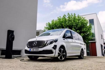 续航405公里！奔驰纯电动MPV EQV正式发布