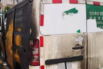 一汽解放电动货车，三月不到再次自燃！