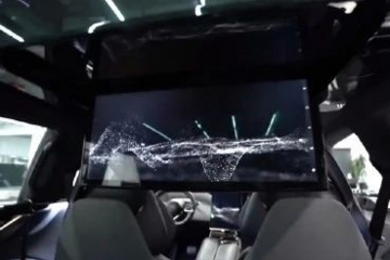 法拉第FF91内饰首曝：全车都是屏幕，后排能躺着看电视