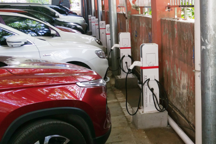  如何找到一种具有可持续性的城市电动汽车充电站商业模式？