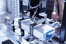 动力电池“军备竞赛”开始，背后是车企的两难