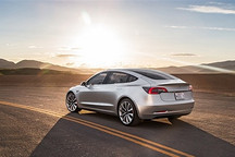 特斯拉将给车主推打盹功能 还有一键叫醒服务